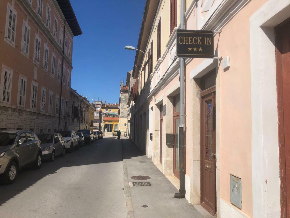 Apartment Check In Pula Exterior photo